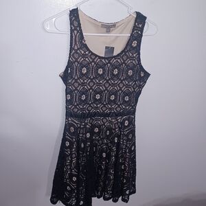 Elegant Black Lace Dress w Keyhole Lower Back- W Sz Medium